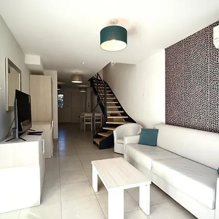 Maz Poseidon 74 Apartment